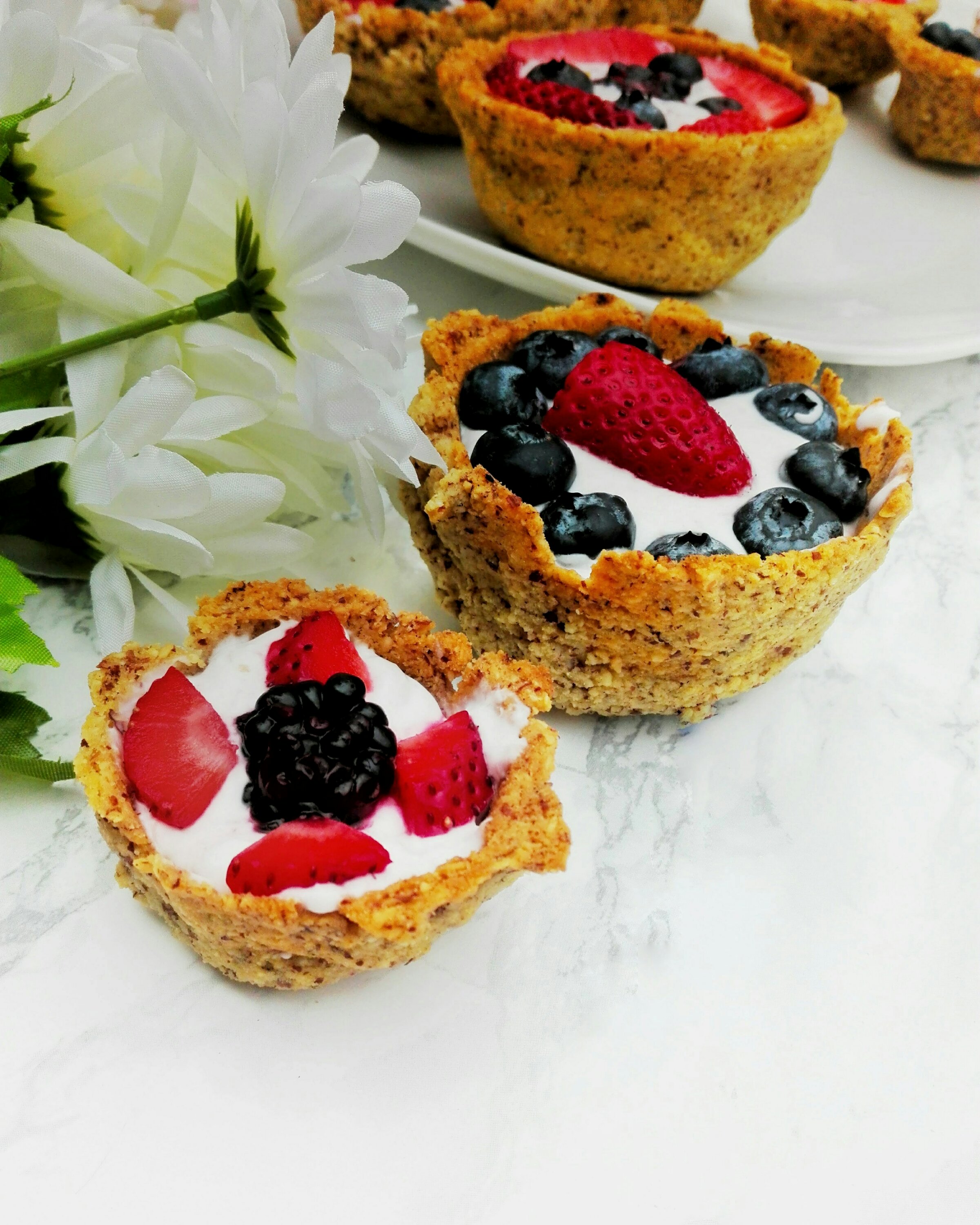 GLUTEN-FREE VEGAN MINI FRUIT TARTS(DAIRY-FREE, EGG-FREE)