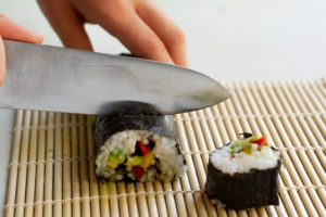 Cutting a Sushi Roll in individual pieces