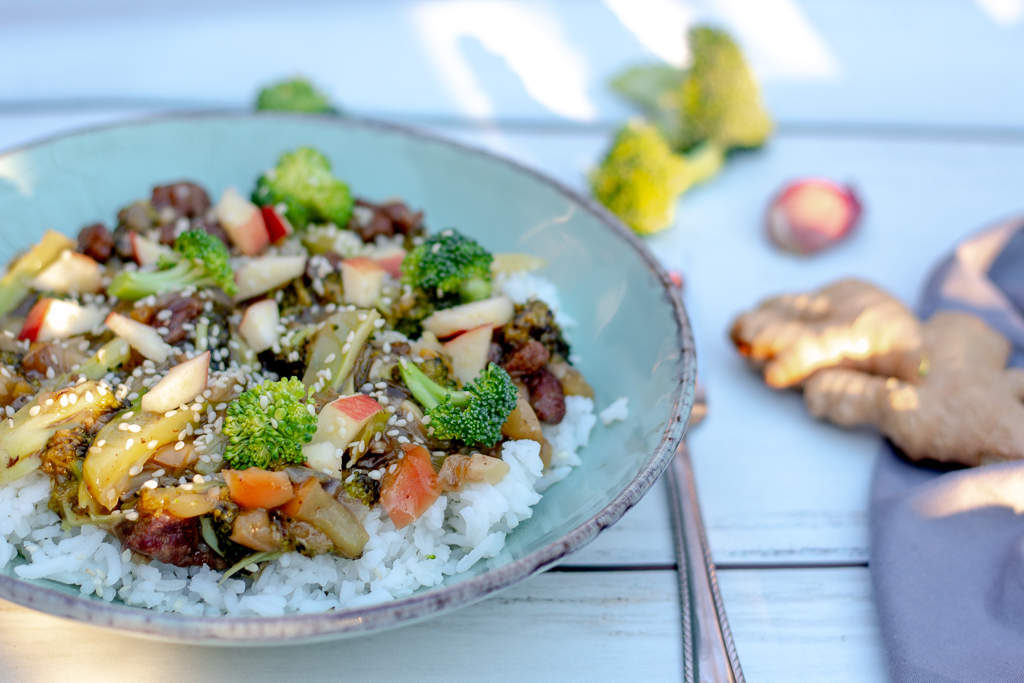 Mongolian Beef and Broccoli Stir Fry (Healthy, Easy)