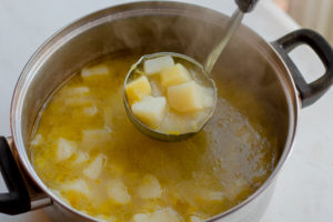 Saucer pan with warm potato and leek soup