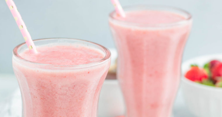 Dairy-free Strawberry Smoothie (3 Ingredients, Plant-based)